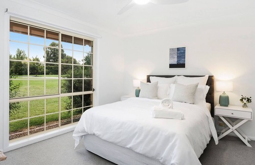 Central Mudgee House | Secluded Home with BBQ, Idyllic Views Over Mudgee
