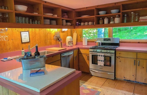 Jackson Cabin | Secluded Jackson Family Escape w/Views & Deck