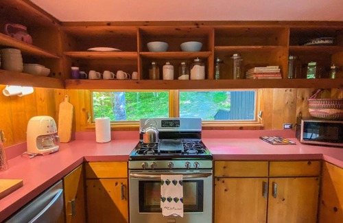 Jackson Cabin | Secluded Jackson Family Escape w/Views & Deck
