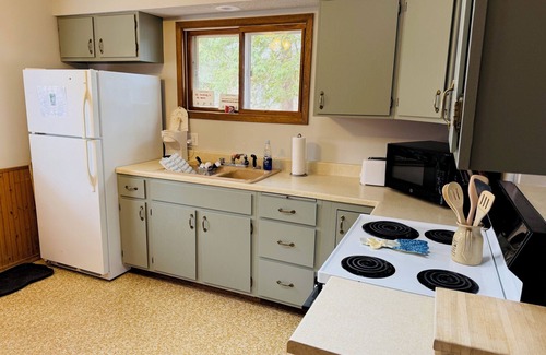 Tomahawk Cottage | Secluded Lakefront Cabin with Private Deck, Lake Views & Firepit - Dog-Friendly