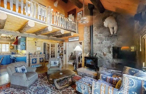 Granby Cabin | Secluded log cabin along serene Hurd Creek ♥