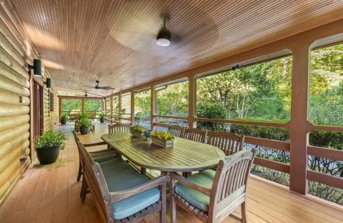 Helen House | Secluded Mountain Lodge w King Beds Game Room Hot Tub Firepit 2 miles to Helen,GA