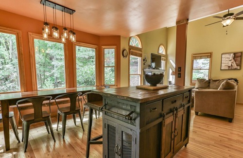 Walnut Mountain Cabin | Secluded Mountain Falls - Hot Tub, Dog Friendly/Minimum Age Requirement of 25 yr