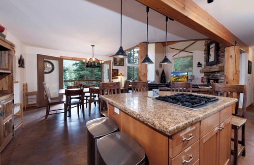Columbine Lake House | Secluded Mountain Home - 1 Mile to Purg - Hot Tub/Ping Pong Table/Lake Access