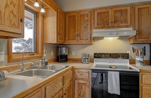 Bozeman House | Secluded Mountain Retreat with Stunning Views