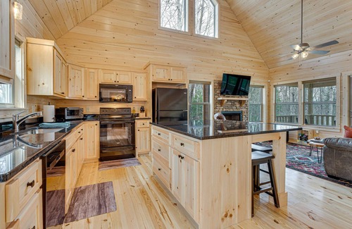 Unaka Cabin | Secluded Murphy Cabin Rental w/Deck & Fire Pit!