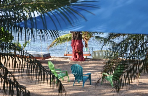 Camp Bay Villa | Secluded Oceanfront 4BR Luxury Villa - Fully Staffed on Camp Bay Beach, Roatan