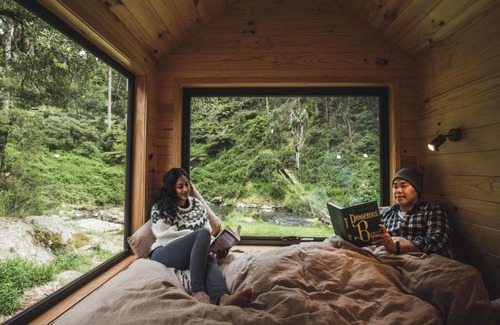 Hiawatha House | Secluded Off-Grid Cabin Tucked into the Bush - Anant