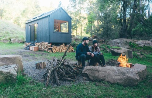 Hiawatha House | Secluded Off-Grid Cabin Tucked into the Bush - Anant