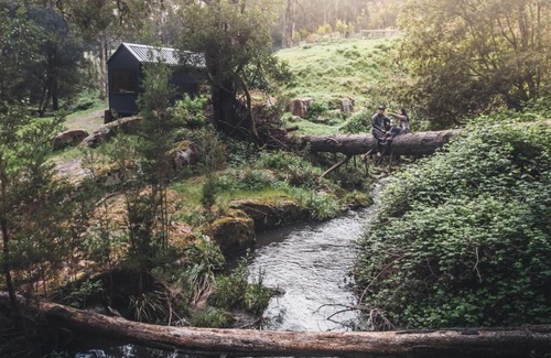 Hiawatha House | Secluded Off-Grid Cabin Tucked into the Bush - Anant