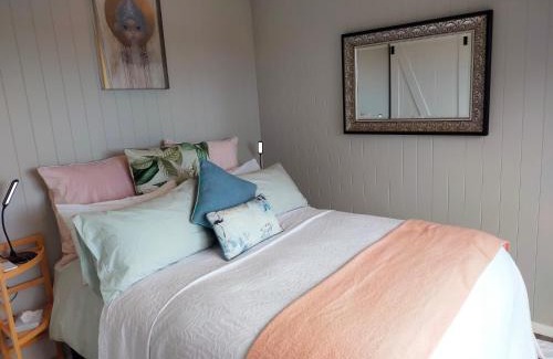 Warkworth House | Secluded, private rural retreat mins from Warkworth -"Avondale" Minihouse