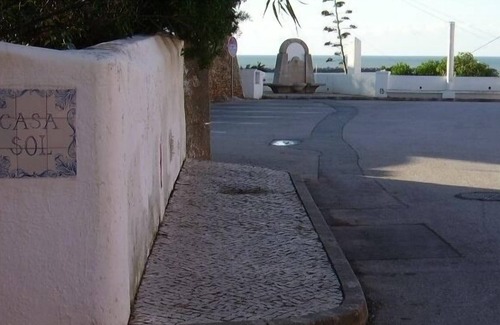 Ferragudo Villa | Secluded property with garden & pool, next to beach and the village is nearby.