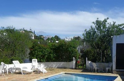 Ferragudo Villa | Secluded property with garden & pool, next to beach and the village is nearby.