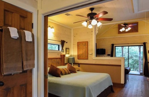 Brenham Cabin | Secluded Romantic Oasis Cabin with Private Hot Tub at Scenic Hill Retreat