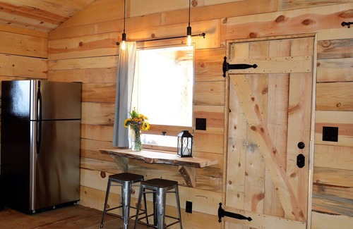 Cordes Lakes Cabin | Secluded Romantic Ranch Cabin at Grapevine Canyon