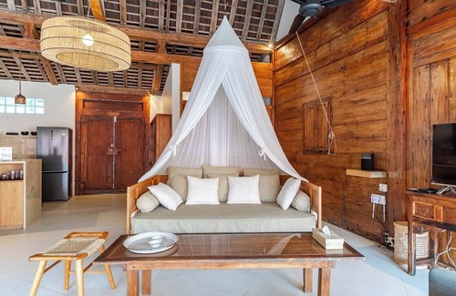 Banjar Semer Villa | Secluded Romantic Retreat near Trendy Beach Bars in Umalas