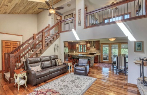 Deadwood Cabin | Secluded & Spacious Cabin W/a Spa and Garage