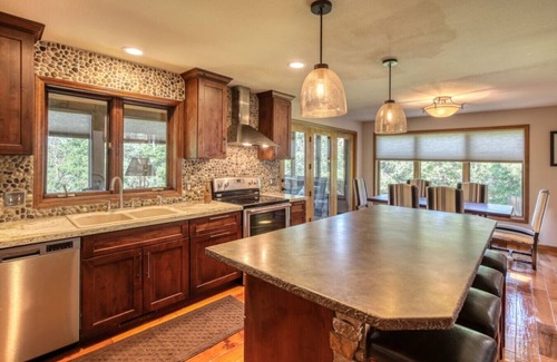 Deadwood Cabin | Secluded & Spacious Cabin W/a Spa and Garage