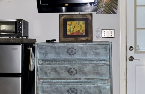 Fairgrounds Apartment | Secluded Studio Along Esplanade Ridge in quiet, very safe neighborhood.