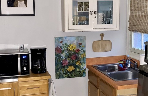 Fairgrounds Apartment | Secluded Studio Along Esplanade Ridge in quiet, very safe neighborhood.