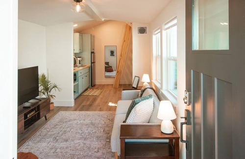 Northside Cottage | Secluded Three Cottage Compound in Heart of Houston