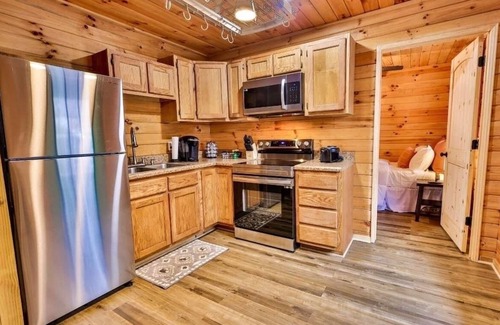 Denton Cabin | Secluded Two Bedroom Cabin w/Hot Tub Dog Friendly