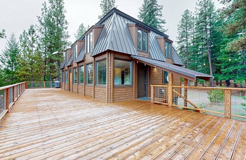 Cle Elum House | Secluded wilderness retreat with river views, wood stove, & grill - dog-friendly