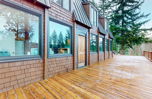 Cle Elum House | Secluded wilderness retreat with river views, wood stove, & grill - dog-friendly