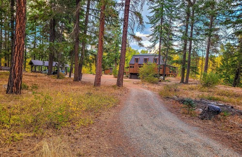 Cle Elum House | Secluded wilderness retreat with river views, wood stove, & grill - dog-friendly