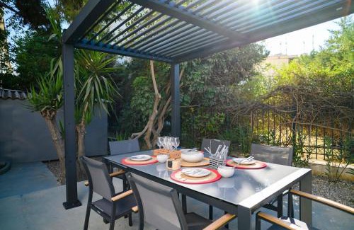 Glyfada Villa | Seclusion, Privacy and 2 bedroom Luxury in Glyfada