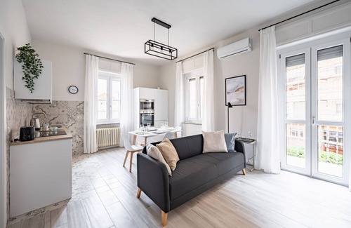 Asti Apartment | Second Arò Asti Modern Appt x4 with Balcony