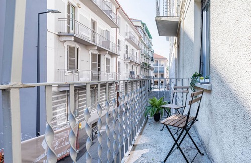Asti Apartment | Second Arò Asti Modern Appt x4 with Balcony
