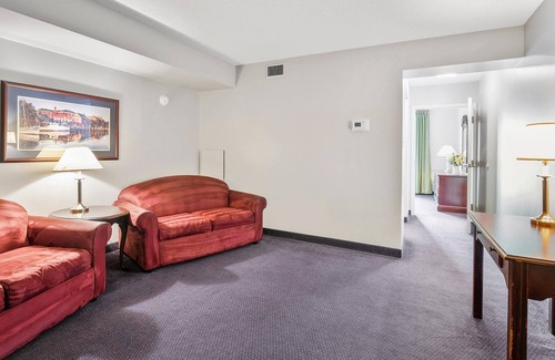 North East Hotel | Second Conference Standard Suite Bay View