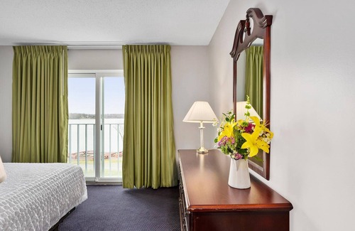 North East Hotel | Second Conference Standard Suite Bay View