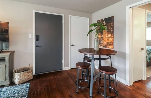 West Plaza Condo | Second Floor 2KingBR/1BTH-Greta Plaza Location!