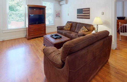 Hammondsport Condo | Second floor condo close to Keuka Lake with city view, fast WiFi, and balcony