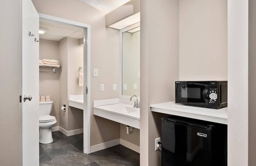 North East Hotel | Second Floor Deluxe Suite Bay View