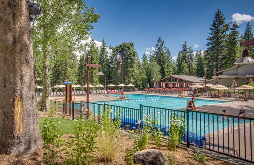 Truckee Apartment | Second Floor Ski-in/Ski-Out Studio with Shared Hot Tub & Pool, WiFi, & Mtn. View