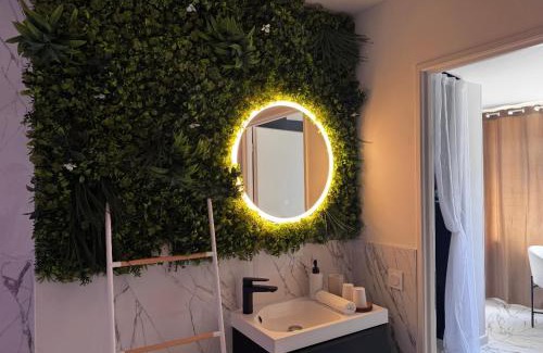 Livron-sur-Drome Apartment | Secret room