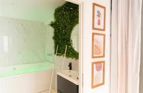 Livron-sur-Drome Apartment | Secret room