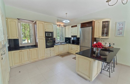 Paleopolis Apartment | Secret Valley of Chora 5 mins to Beach