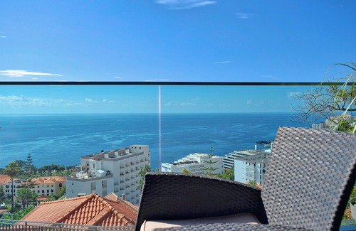 Sao Martinho Apartment | Seculo XXI-C, a Home in Madeira