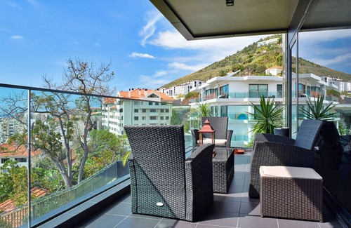 Sao Martinho Apartment | Seculo XXI-C, a Home in Madeira