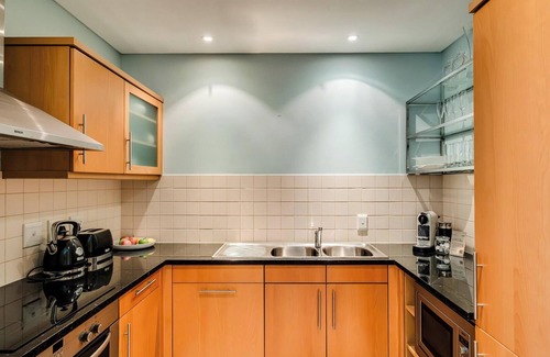 Victoria and Alfred Waterfront Apartment | Secure 2bed Apartment in the Marina Carradale 002