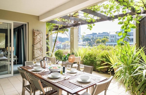 Victoria and Alfred Waterfront Apartment | Secure 2bed Apartment in the Marina Carradale 002
