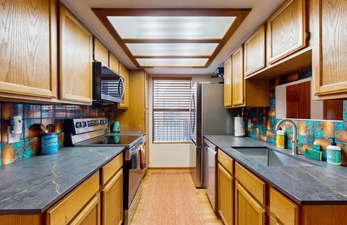 Oak Creek Condo | Sedona Getaway: Views, Vibes, and Vacation Mode.