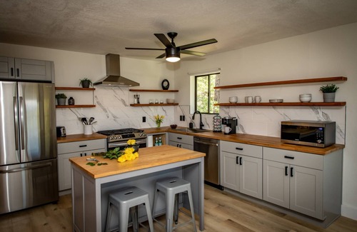 Pagosa Springs House | See Fall's Changing Colors! Bear's Cliff: Stunning Lake, Mountain Views, Wood Stove, Pet-Friendly!