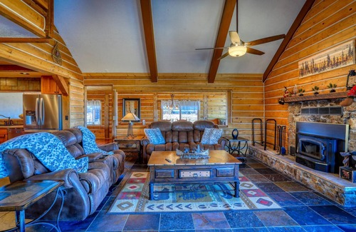Pagosa Springs House | See Fall's Changing Colors! Mountain Sunset Cabin:Outdoor Fireplace,30 Min to Wolf Creek Ski Resort!