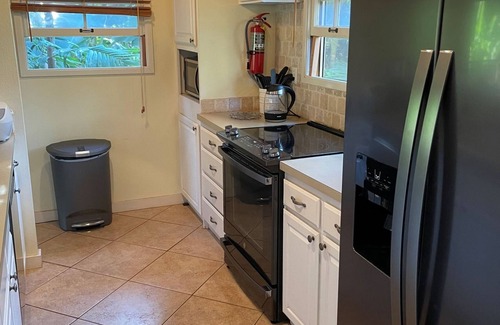 Maunaloa House | See Kalaupapa! Laid back Molokai beach-hideaway awaits.