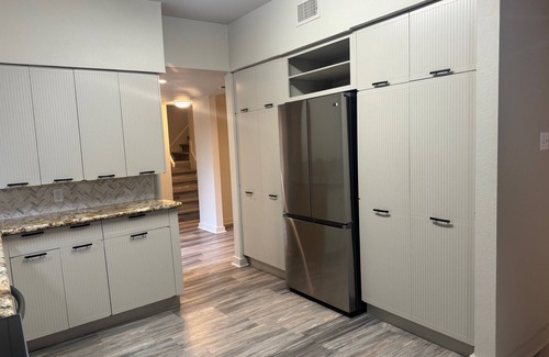 Kerrville House | SEE THE ECLIPSE ! 3/3 UNFURNISHED townhouse with a large 2nd story terrace